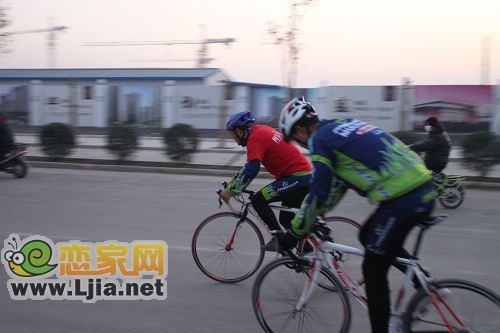 騎友在比賽中
