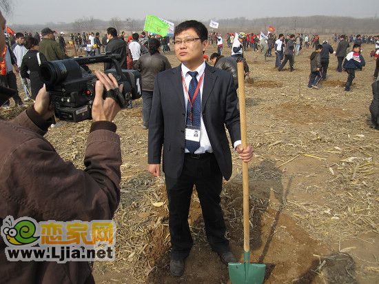 趙都新城銷售總監(jiān)馬征接受電視臺采訪