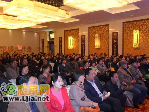 會場坐滿了來選房的鴻基行政公館準(zhǔn)業(yè)主