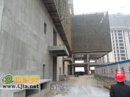 準(zhǔn)備進(jìn)入施工現(xiàn)場