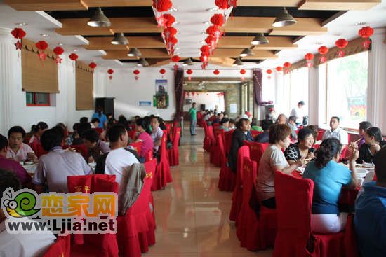 業(yè)主正在用餐