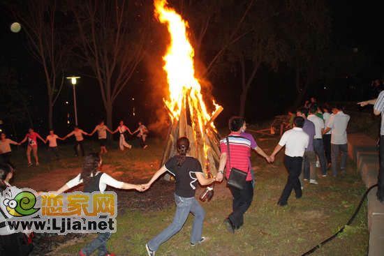 為大家精心準(zhǔn)備了篝火晚會(huì)