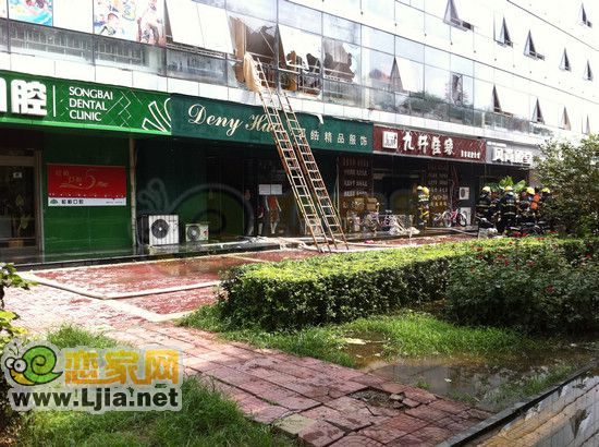 大火已經(jīng)撲滅，現(xiàn)場(chǎng)一片狼藉