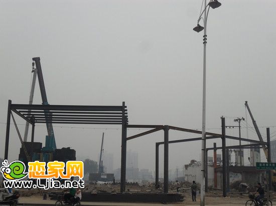 建設中的天悅名苑銷售中心