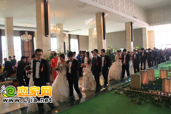 10對新人參觀趙都新城銷售中心