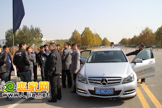 奔馳試駕活動(dòng)現(xiàn)場(chǎng)