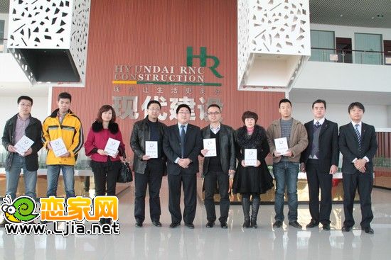 現(xiàn)代會聯(lián)名商家合影