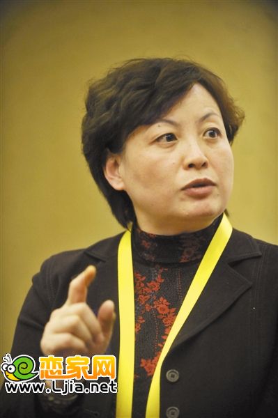 國(guó)家住房和城鄉(xiāng)建設(shè)部政策研究中心主任秦虹在論壇上發(fā)言
