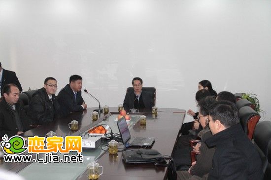 金永烈先生在聽取工作匯報(bào)