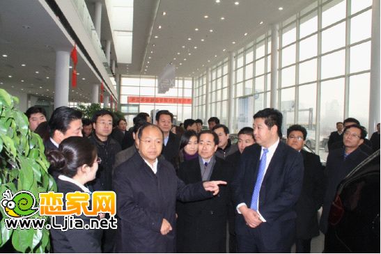 邯鄲市市長高宏志在現(xiàn)代國際汽貿(mào)城寶馬4S店進行參觀