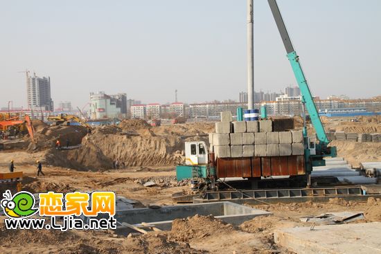 工地內(nèi)部正在水系開挖