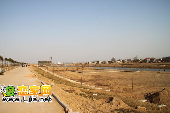支漳河北岸的小馬路
