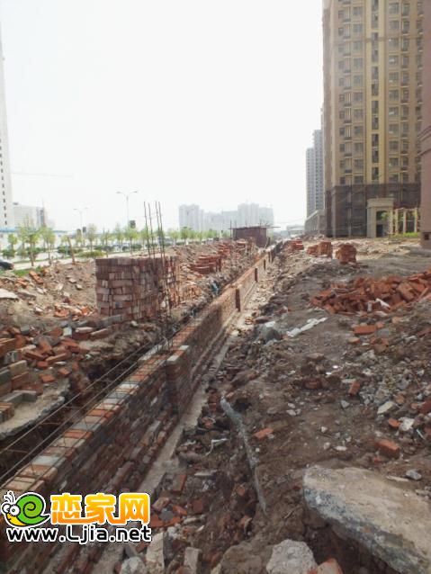 碧水灣建設中的圍墻