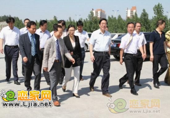 邯鄲市政協(xié)主席彭學(xué)增現(xiàn)場(chǎng)調(diào)研現(xiàn)代國(guó)際汽貿(mào)城項(xiàng)目