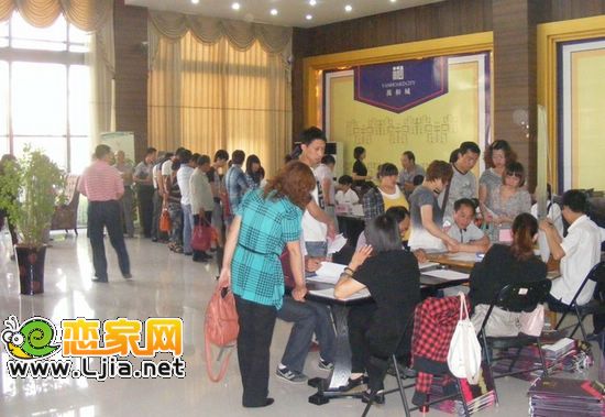 白溝區(qū)域交房現(xiàn)場