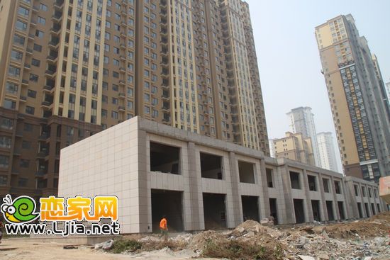 阿爾卡迪亞碧水灣小區(qū)北門西側4#9#樓底門市