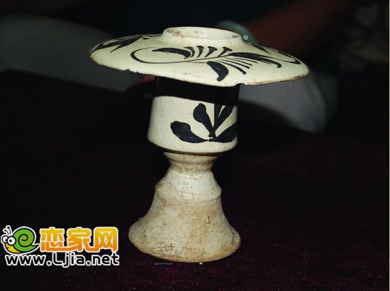 磁州窯白釉黑花爐