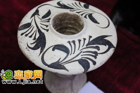 磁州窯白釉黑花爐