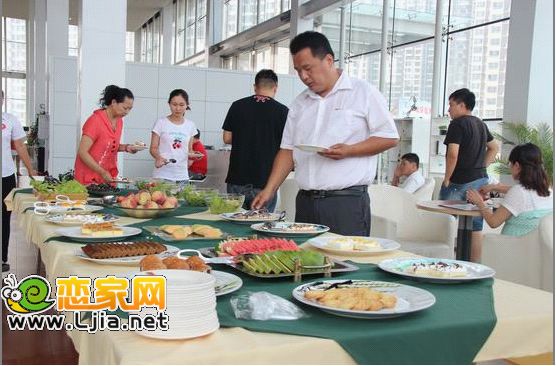 現(xiàn)代家園周末嘉年華冷餐會(huì)