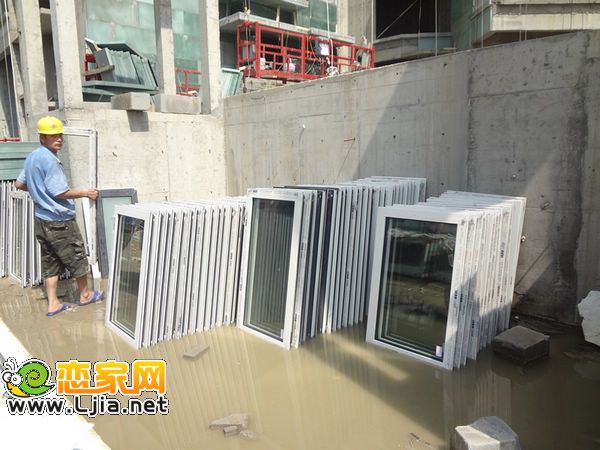 玻璃已經(jīng)大批量進(jìn)場