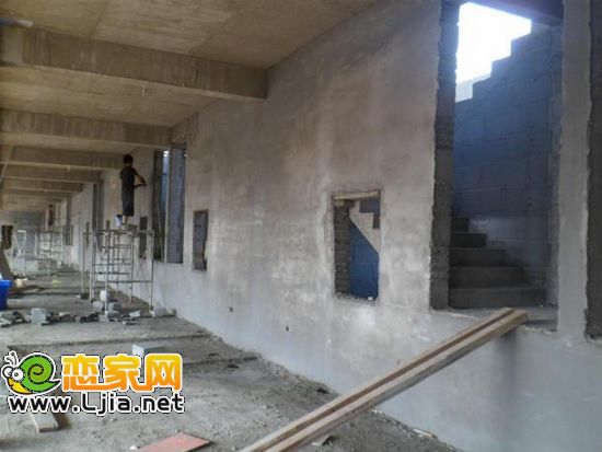 現(xiàn)代奧城S6#樓一層抹灰完成50%