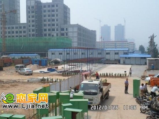 現(xiàn)代頤和佳苑搭設(shè)生活區(qū)臨建房