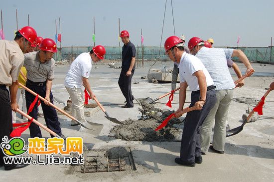 為項(xiàng)目封頂澆筑最后一方混凝土