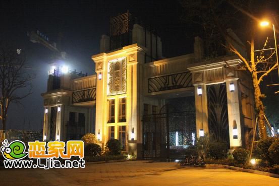 美的城夜景園林-社區(qū)大門