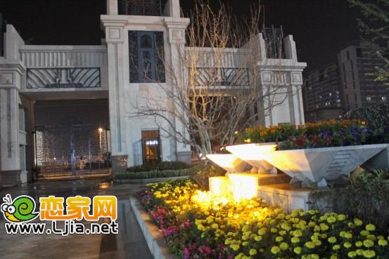 美的城夜景園林-社區(qū)大門