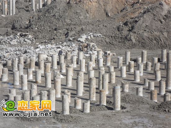龍湖公館樁打得很密，質(zhì)量應(yīng)該過(guò)關(guān)（2012.10.25）