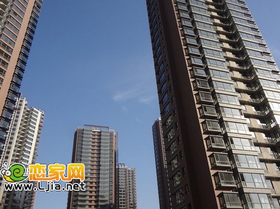 安居?xùn)|城外立面展示，彰顯東城業(yè)主高貴地位