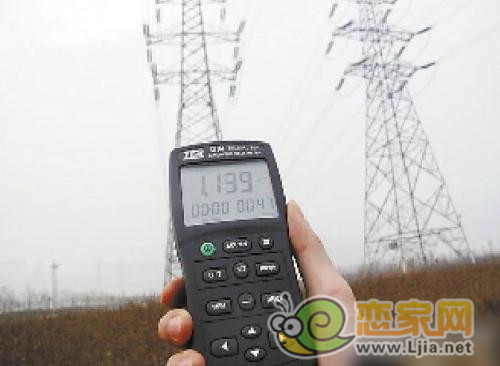 50萬伏高壓電線下測(cè)得磁通密度值是正常辦公環(huán)境的10倍