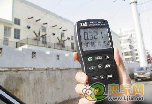 距離22萬伏變電站10米測得磁通密度值明顯高于正常環(huán)境
