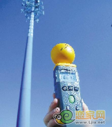 移動(dòng)通信基站下測得的功率密度值低于桌上路由器旁