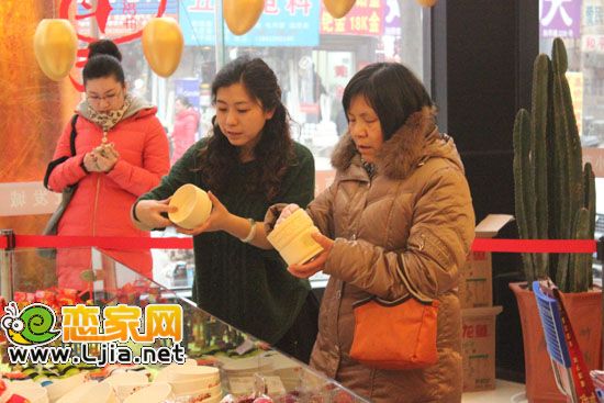 客戶精心挑選年貨