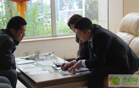 阿爾卡迪亞三期陽光苑客戶正在咨詢