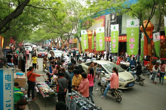 邯鄲市和平路繁華商業(yè)街