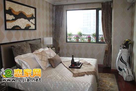 美的城10號(hào)樓121㎡樣板房 主臥
