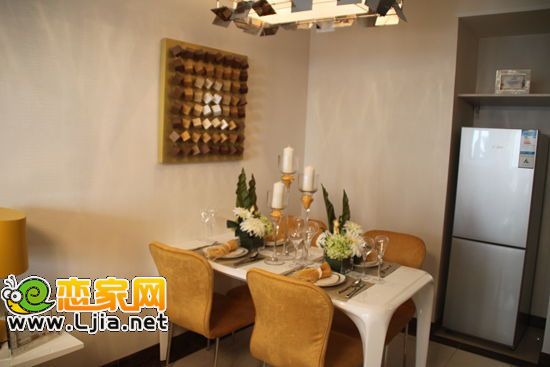 美的城10號樓95㎡樣板房 餐廳