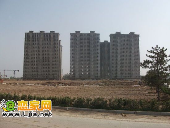 萬聚凱旋城一期封頂