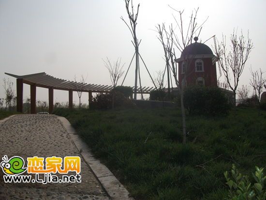 萬聚凱旋城沿河景觀帶實景