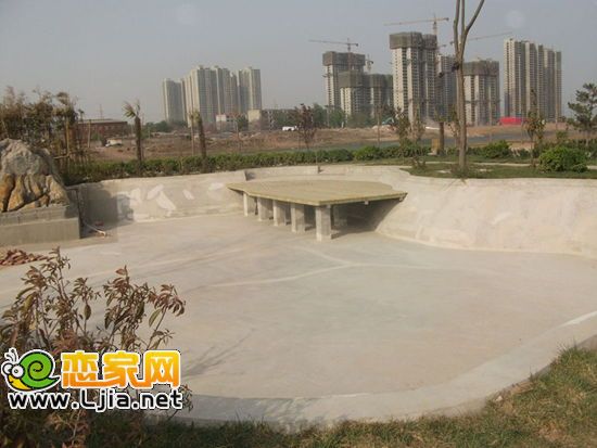 萬聚凱旋城沿河景觀帶實(shí)景