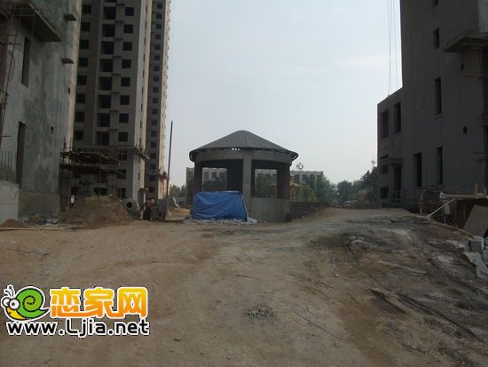 萬(wàn)聚凱旋城一期園林實(shí)景