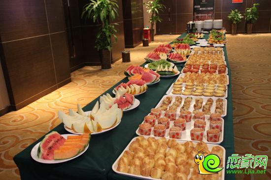 鴻基地產(chǎn)準(zhǔn)備的精美冷餐