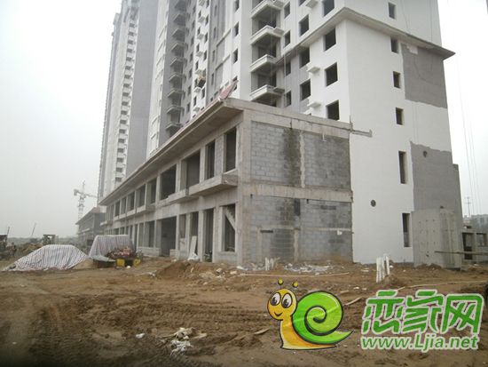 萬(wàn)聚凱旋城一期底商工程進(jìn)度實(shí)景