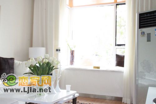E1戶型樣板間客廳一撇