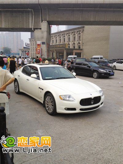 兩青年所駕的瑪莎拉蒂跑車沒有懸掛牌照