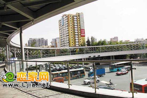 深圳南山區(qū)“春花”天橋