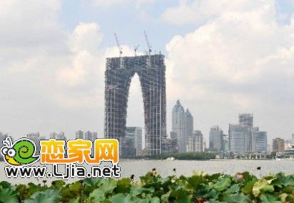 蘇州的“東方之門”，外觀酷似秋褲