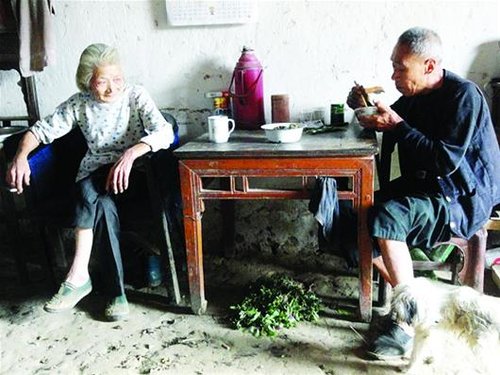 邱爹爹吃飯秦婆婆看